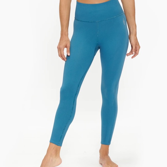 🚨Free People ~ Coastline Active  Yoga/Workout Legging - Picture 3 of 4